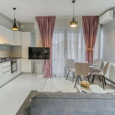 Center Haven: 1br In Union Plaza Building Apartment Bucharest
