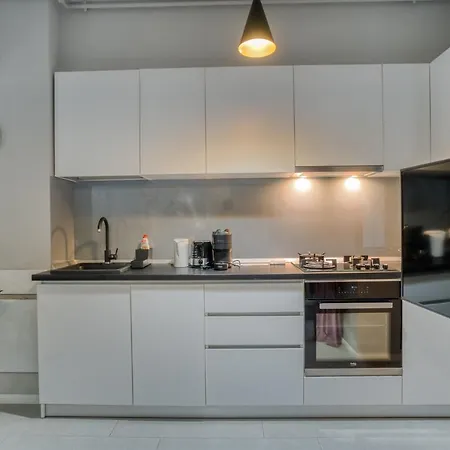 Center Haven: 1br In Union Plaza Building Apartment *
