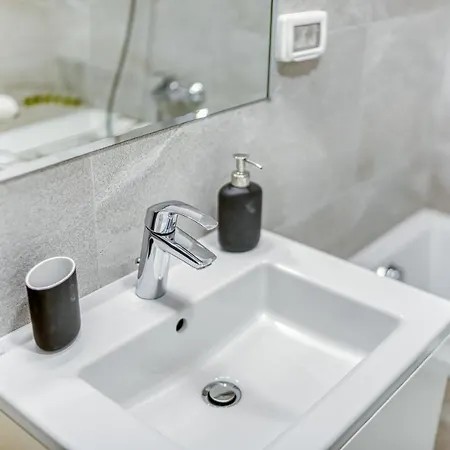 Apartment Center Haven: 1br In Union Plaza Building Bucharest