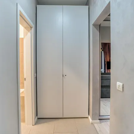 Center Haven: 1br In Union Plaza Building Bucharest