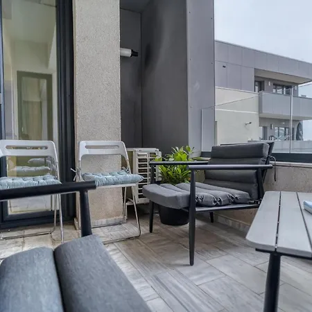 Center Haven: 1br In Union Plaza Building Apartment *
