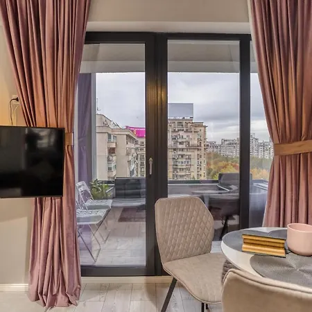 Center Haven: 1br In Union Plaza Building Bucharest