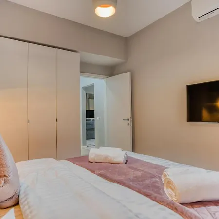 Center Haven: 1br In Union Plaza Building *