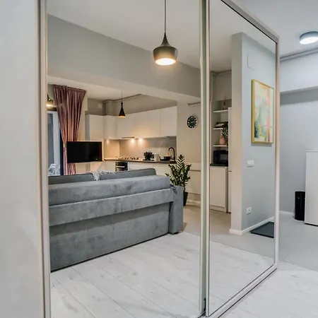 Center Haven: 1br In Union Plaza Building *