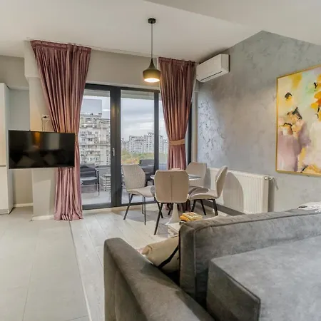 Center Haven: 1br In Union Plaza Building Apartment *