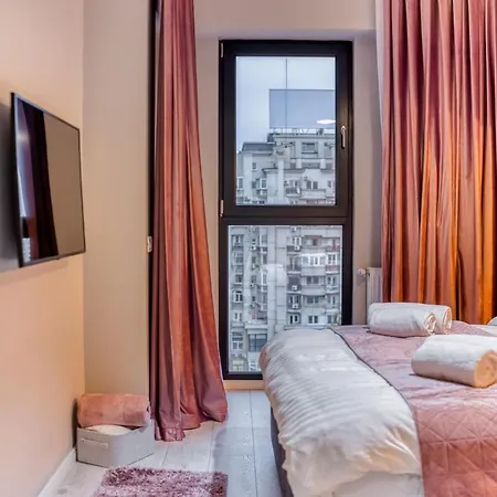 Center Haven: 1br In Union Plaza Building Apartment *