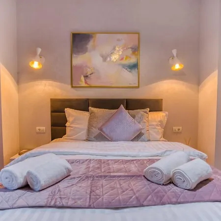 Center Haven: 1br In Union Plaza Building Bucharest