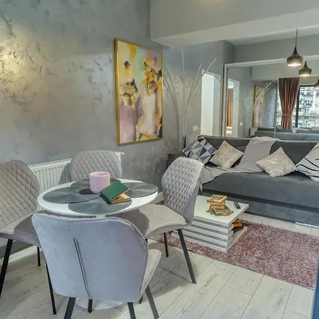 Center Haven: 1br In Union Plaza Building Apartment *