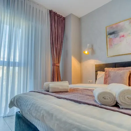 Center Haven: 1br In Union Plaza Building דירה