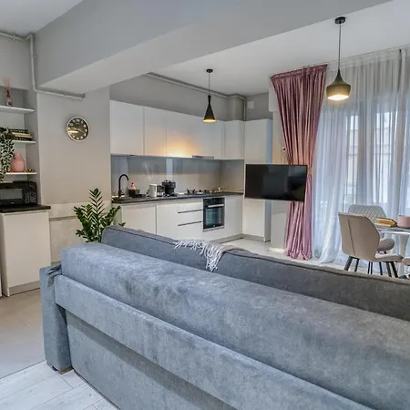 Center Haven: 1br In Union Plaza Building דירה