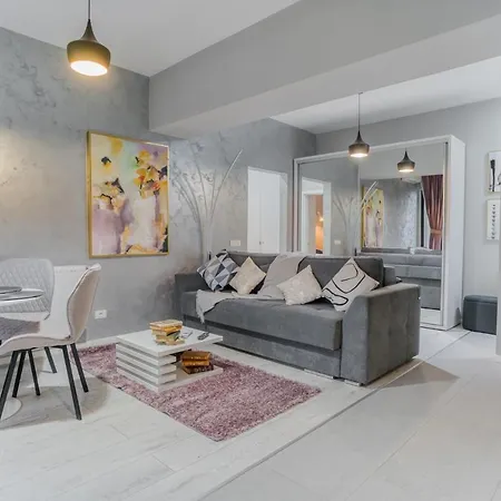 Center Haven: 1br In Union Plaza Building דירה
