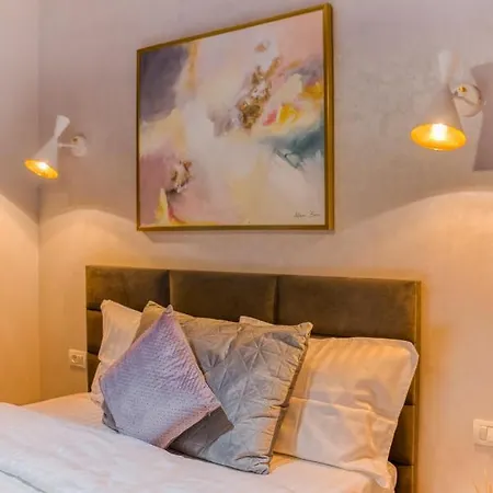 Center Haven: 1br In Union Plaza Building דירה