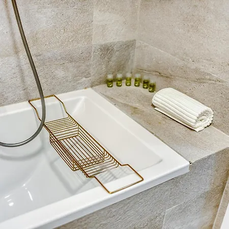 Center Haven: 1br In Union Plaza Building בוקרשט