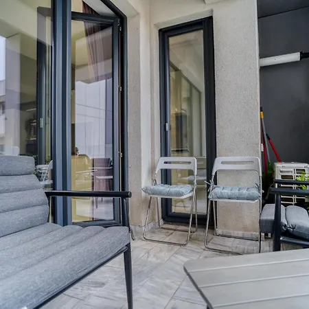 Center Haven: 1br In Union Plaza Building דירה